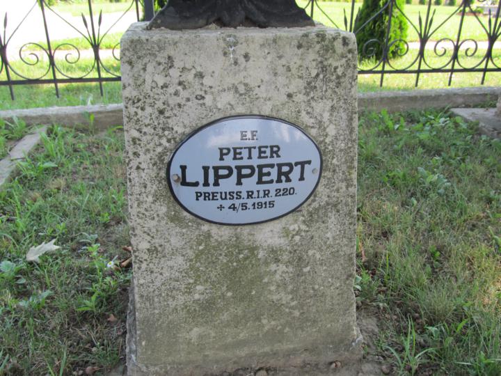 Grób Petera Lipperta - tabliczka.jpg