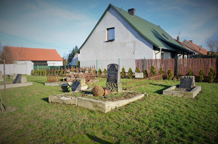 Stary cmentarz ewangelicki (15).JPG