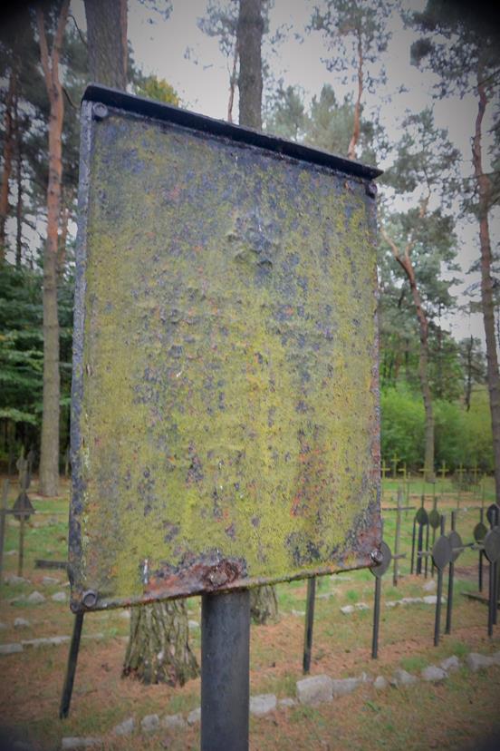 Cmentarz wojenny w Kotowicach (17).JPG