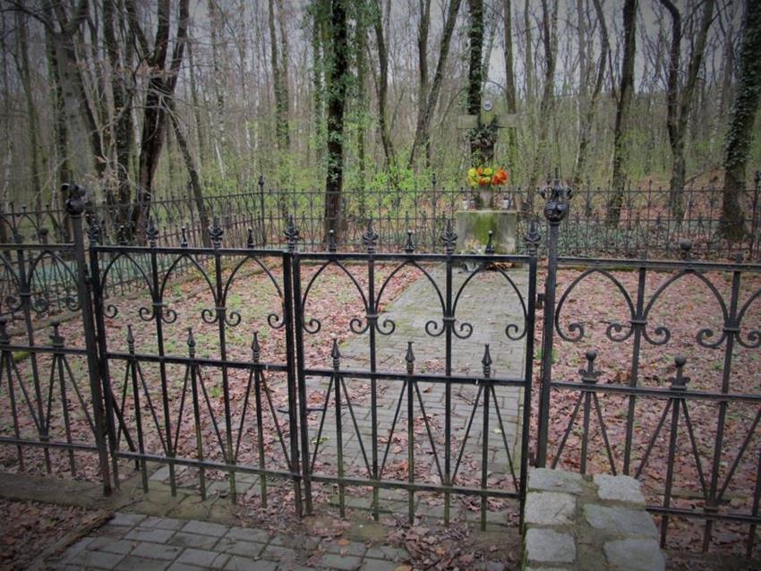 Cmentarz Madelungów  (1).jpg