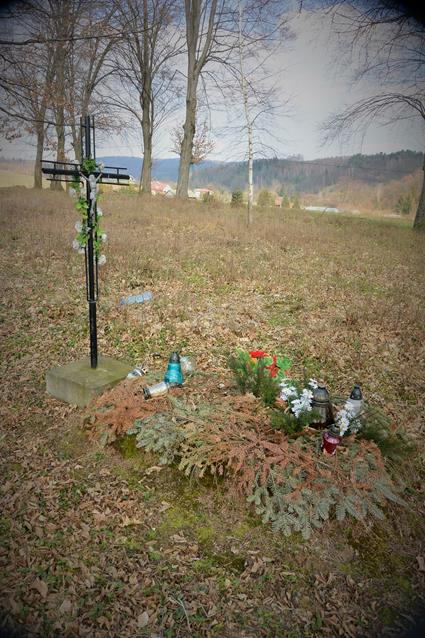 Na cmentarzu w Woli Krzywieckiej (11).JPG