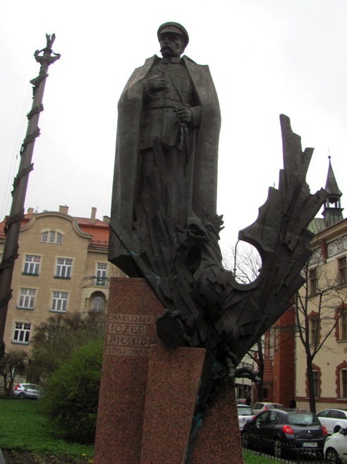 10. Pomnik Piłsudskiego.JPG