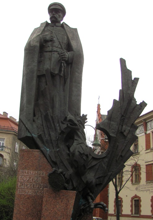11. Pomnik Piłsudskiego.JPG