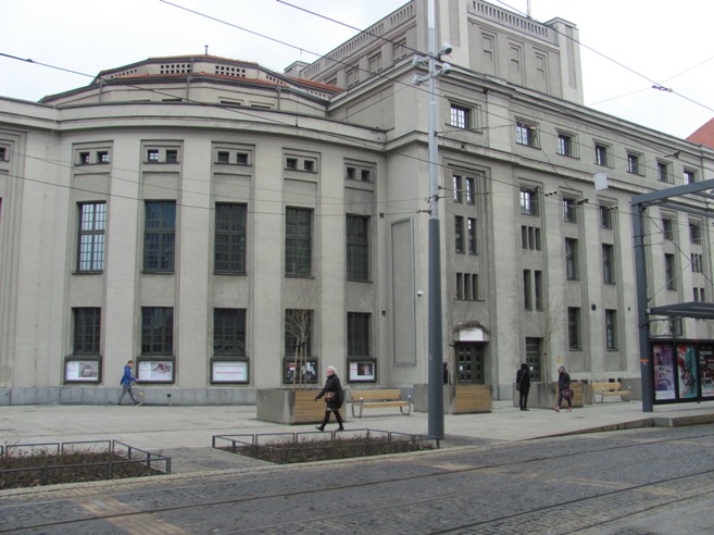 8. Katowice - Teatr Wyspiańskiego.JPG