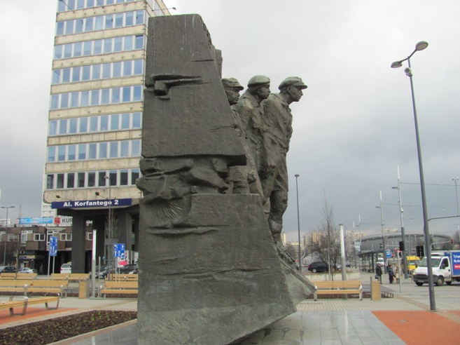 3. Katowice - pomnik harcerzy.JPG