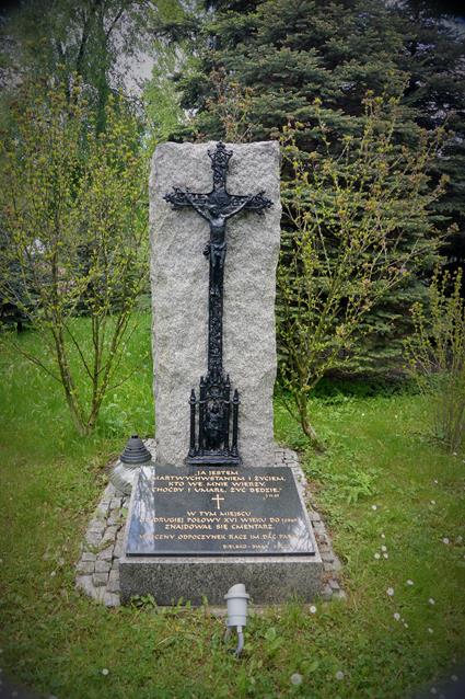 Bielsko - Biała, dawny cmentarz przy ul. Listopadowej (2).JPG