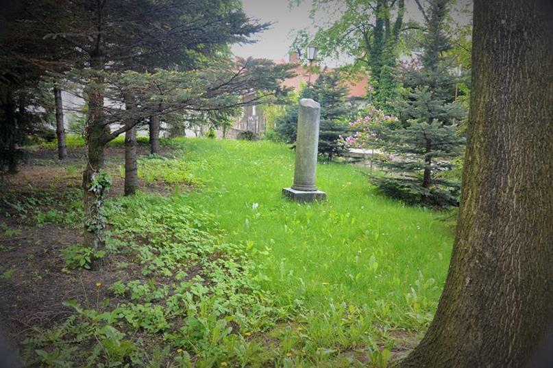 Bielsko - Biała, dawny cmentarz przy ul. Listopadowej (11).JPG