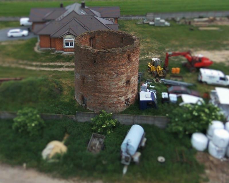Ruiny wiatraka z drona (2).jpg