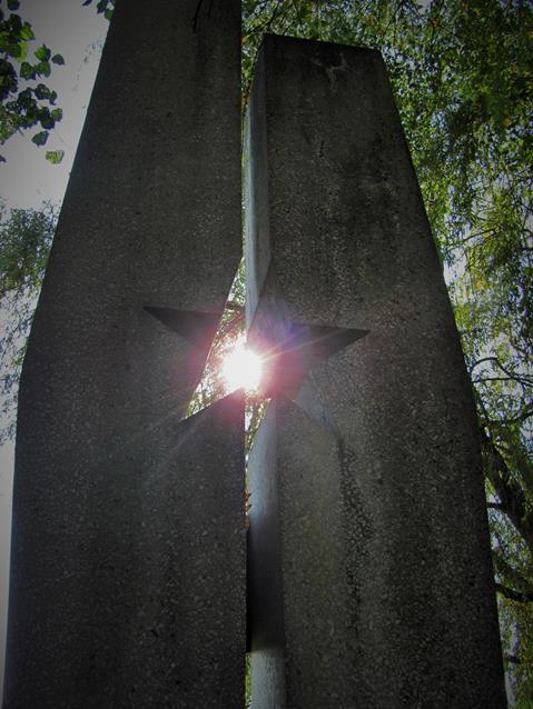 Bobrowniki - pomnik (4).JPG