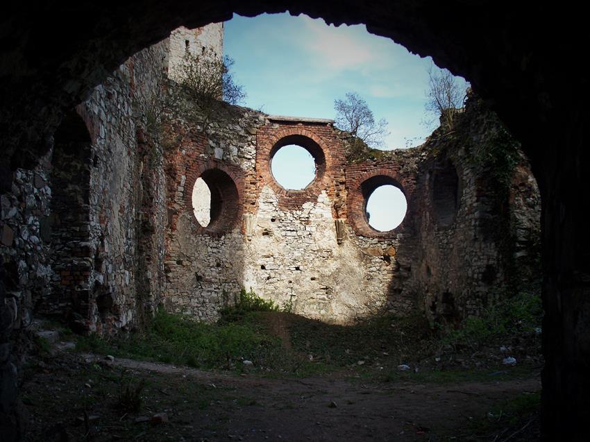 Ruiny kaplicy (1).jpg