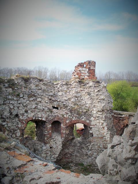 Ruiny barbakanu (2).jpg