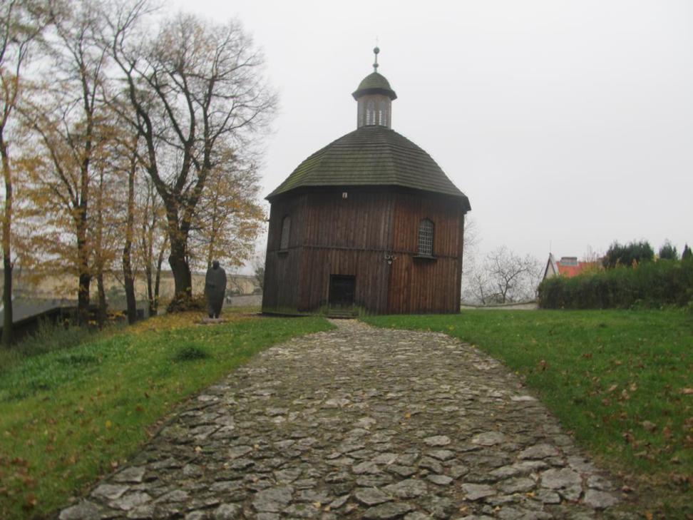 Kraków - teren cmentarza przy kościele św. Małgorzaty.jpg