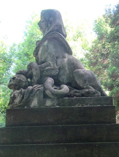 Sfinks na grobie Talowskiego - fot. 6.JPG