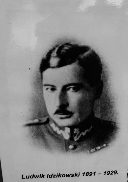 Ludwik Idzikowski - pomnik (5).JPG