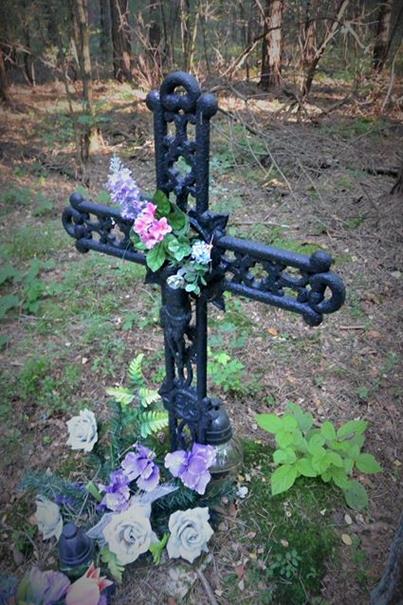 Brudzowice - grób w lesie (5).JPG