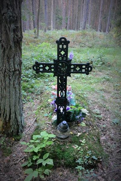 Brudzowice - grób w lesie (6).JPG