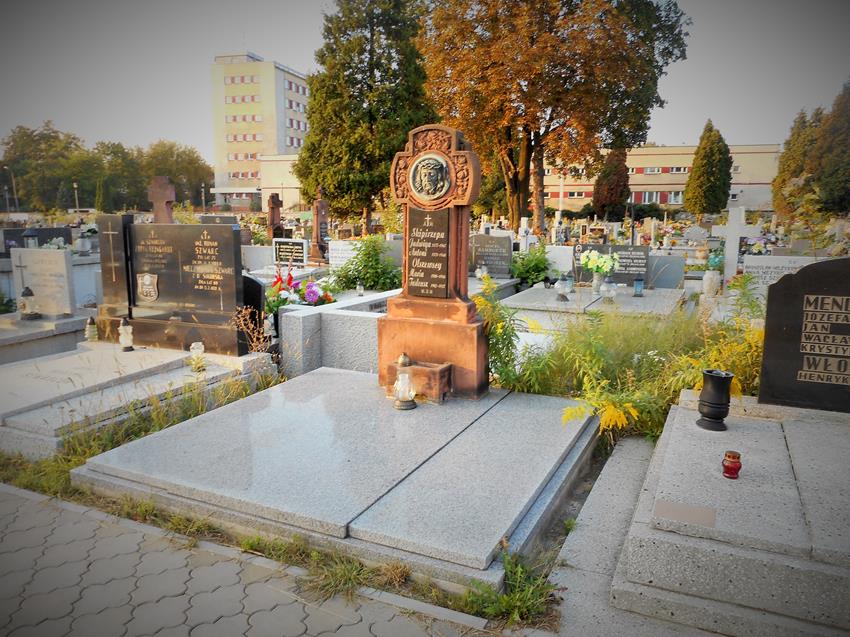 Grobowiec rodziny Skipirzepa (2).JPG