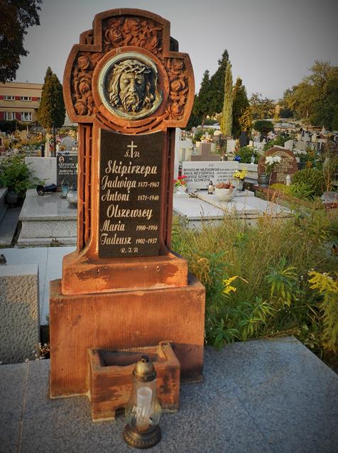 Grobowiec rodziny Skipirzepa (3).JPG