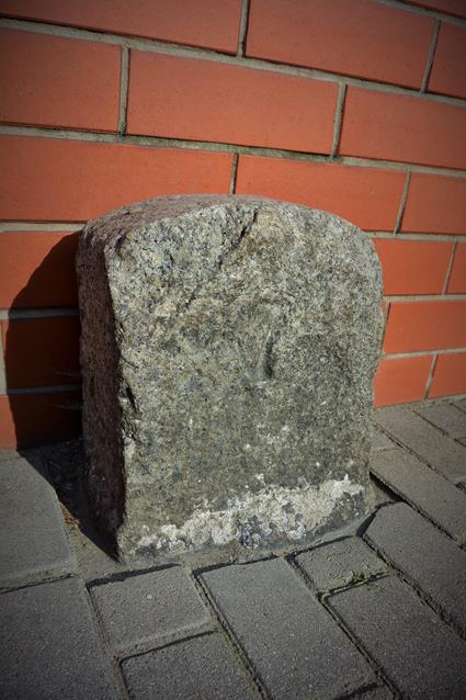Koszęcin - granitowy kamień drogowy (2).JPG