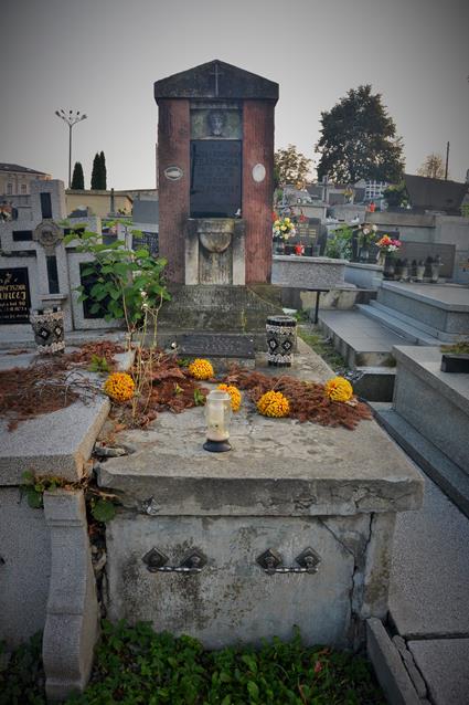 Grobowiec rodziny Zdanowskich (1).JPG