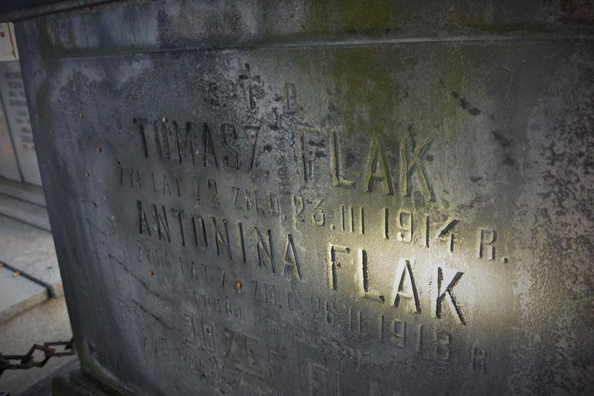 Grobowiec rodziny Flak (3).JPG