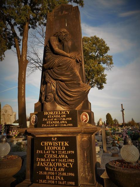 Grobowiec rodziny Horzelskich (2).JPG