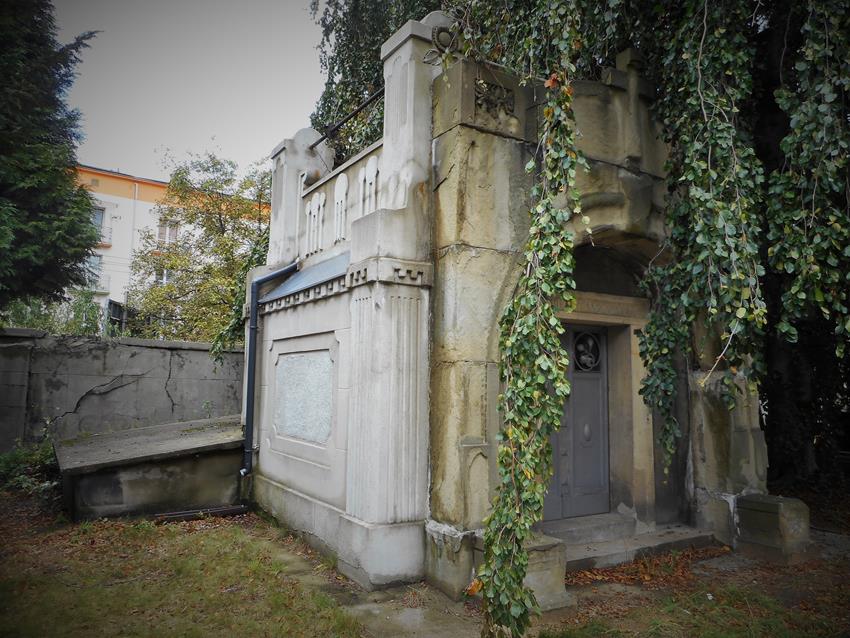 Kaplica grobowa Meyerholdów (1).JPG