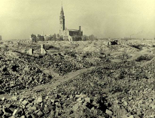 Ruiny warszawskiego getta 1948 r. - fot. Robert Capa.jpg