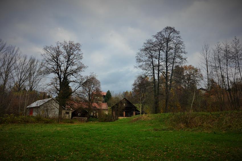 Grobla i zabudowania młyńskie (2).JPG