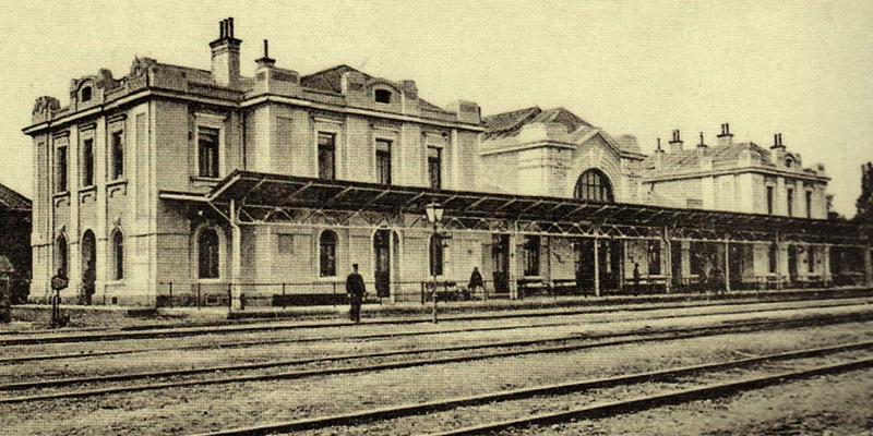 Dworzec w Bochni w 1910 r. - widok z peronów.jpg