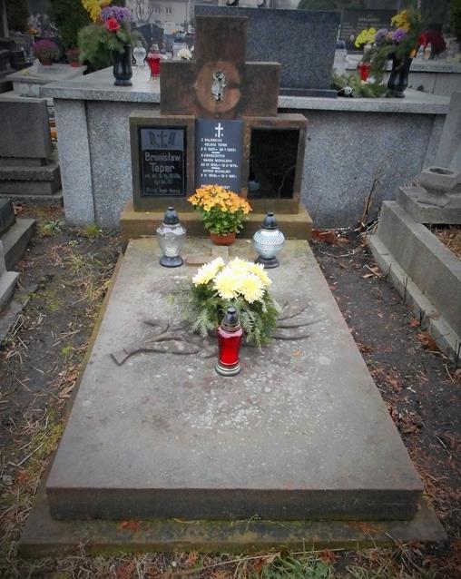 Grobowiec rodziny Teper i Michalskich (2).JPG