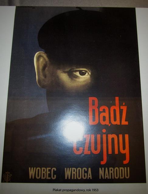 Plakaty propagandowe z Muzeum w Żywcu (1).jpg
