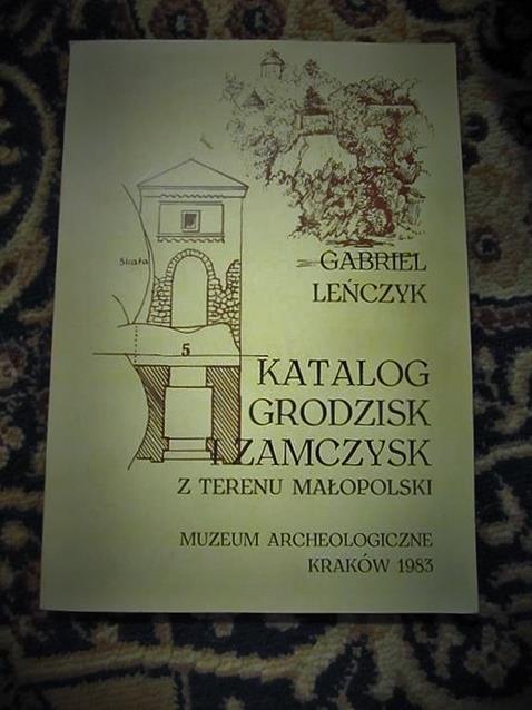 Katalog grodzisk i zamczysk.jpg