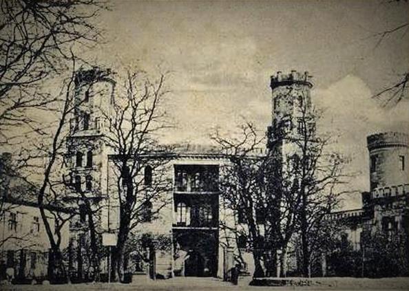 Stary Zamek na widokówce z lat 20. XX wieku.jpg