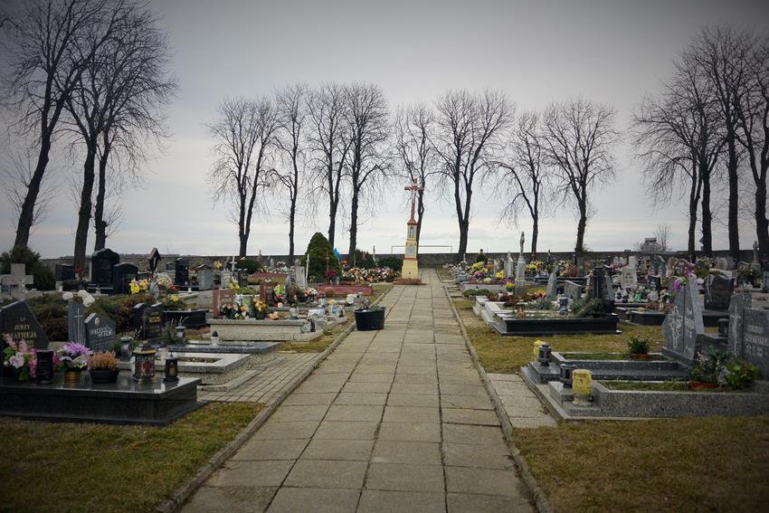 Grób na cmentarzu w Dolnej (2).JPG