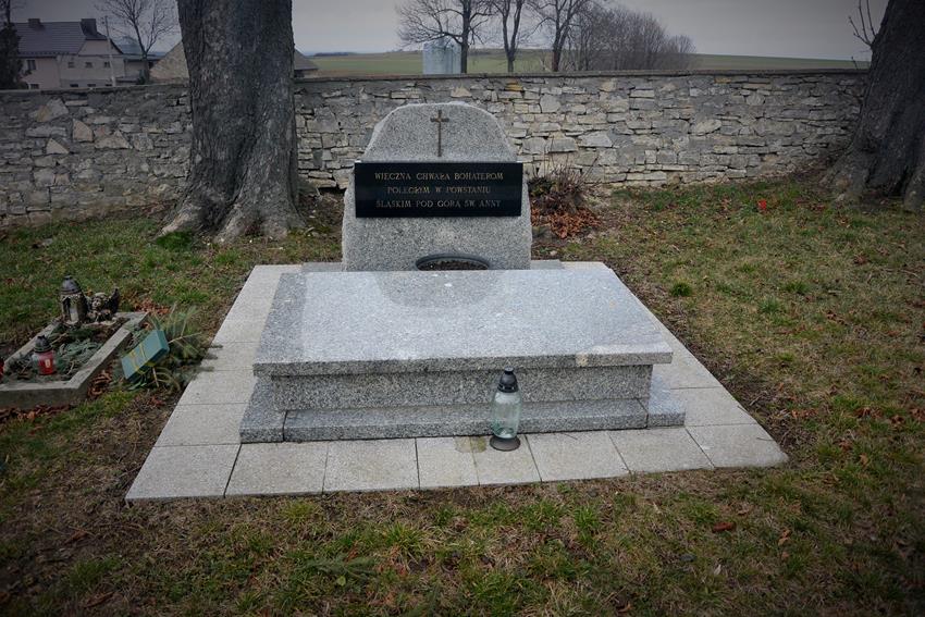 Grób na cmentarzu w Dolnej (3).JPG
