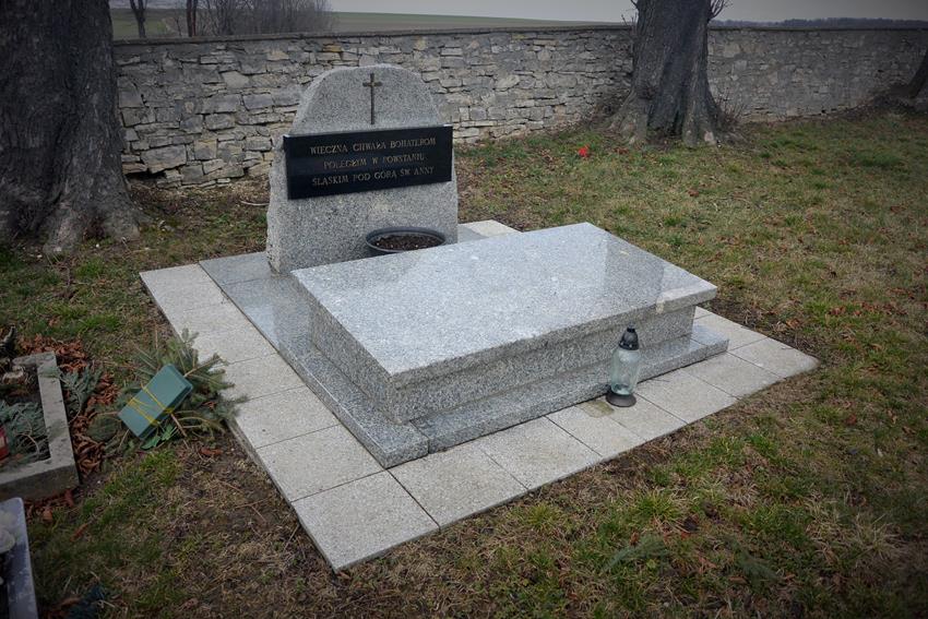 Grób na cmentarzu w Dolnej (4).JPG