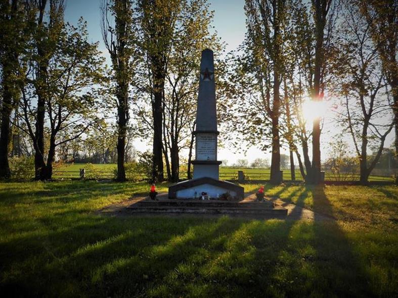 Pomnik żołnierzy Armii Czerwonej (4).JPG
