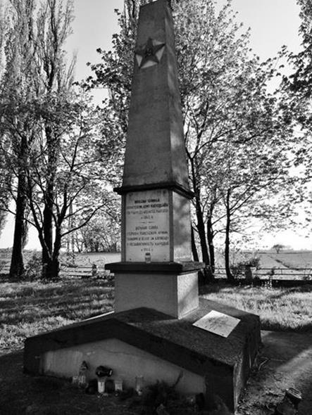 Pomnik żołnierzy Armii Czerwonej (5).JPG