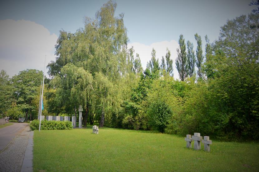 Cmentarz żołnierzy niemieckich (10).JPG