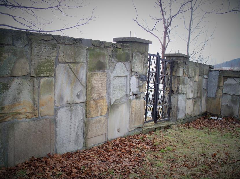 Cmentarz w styczniu 2011 roku (10).jpg