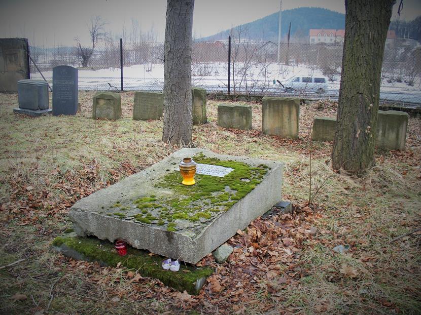 Cmentarz w styczniu 2011 roku (27).jpg