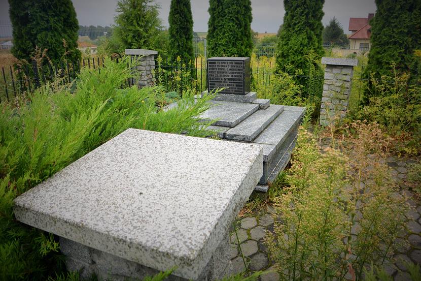 Cmentarz w sierpniu 2017 roku (7).JPG