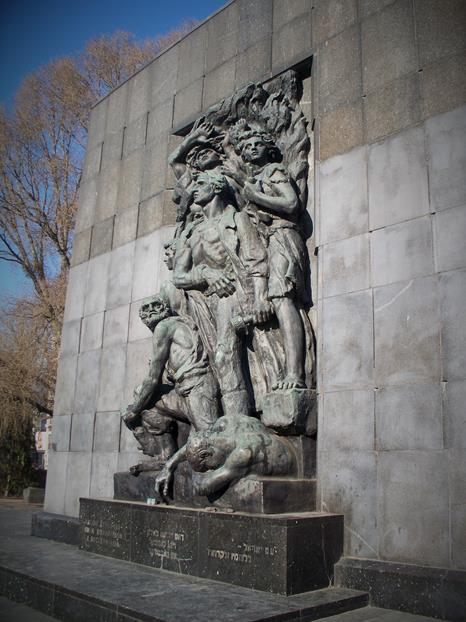 Pomnik w roku 2010 (1).JPG