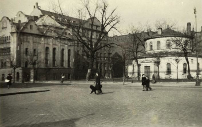 Synagoga podczas okupacji - Fotopolska.jpg