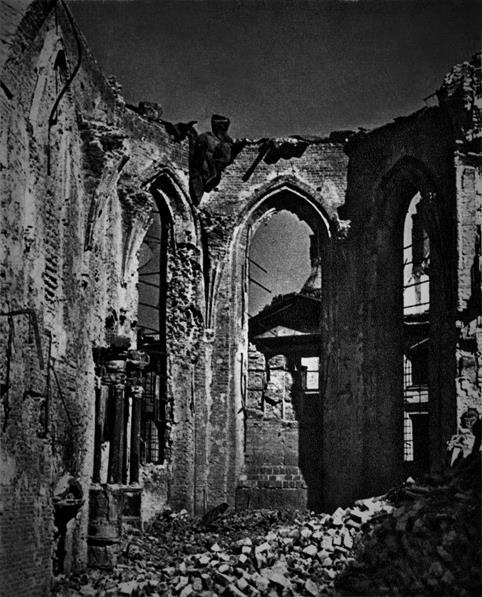 Ruiny katedry w roku 1945.jpg