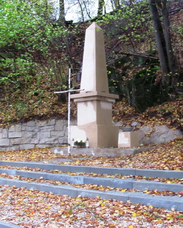 2. Łapanow - pomnik pod Grabowcem.JPG
