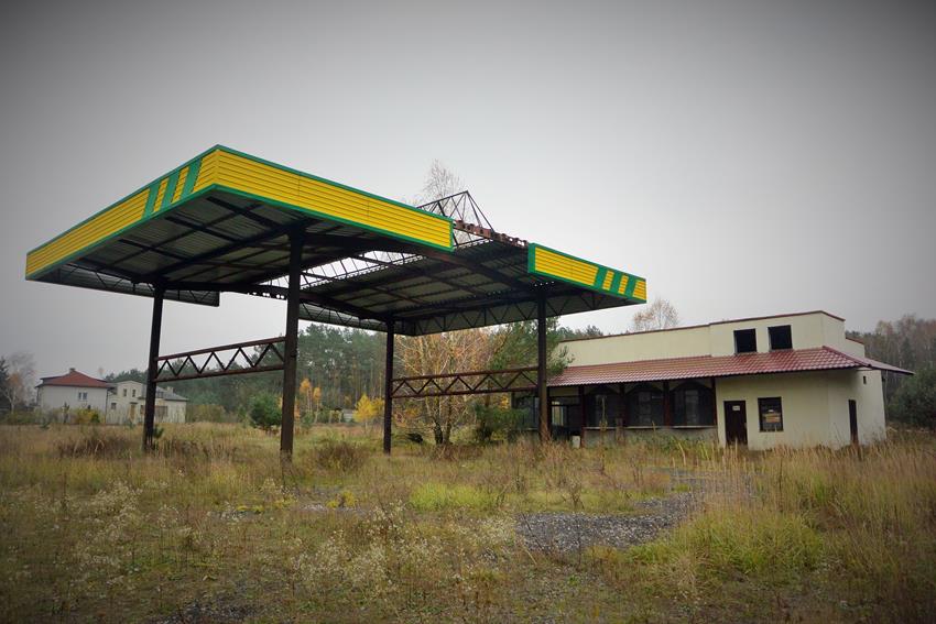 Opuszczona stacja benzynowa (5).JPG