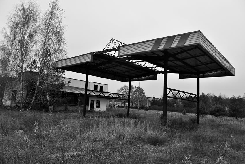 Opuszczona stacja benzynowa (2).JPG