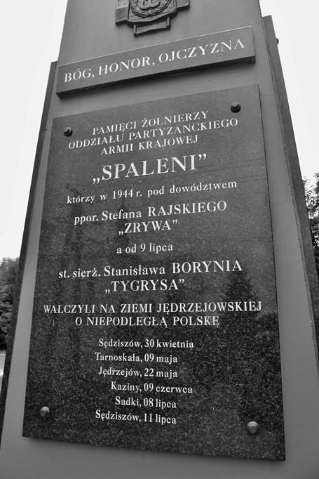 Obelisk pamięci (3).JPG